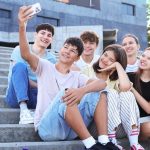 Un grup de joves